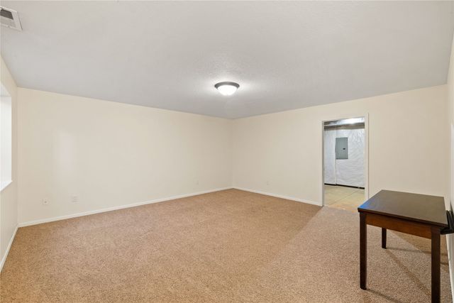 9165 Greenspire Drive 104, West Des Moines, IA 50266