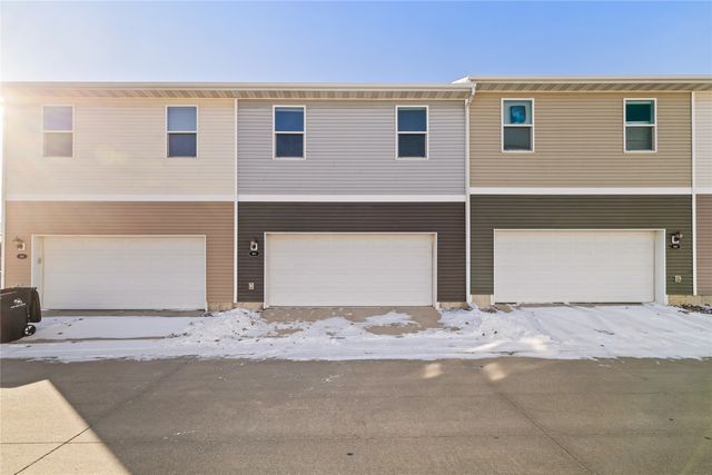 9165 Greenspire Drive 104, West Des Moines, IA 50266