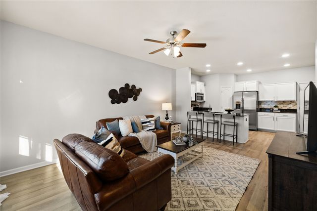 9165 Greenspire Drive 104, West Des Moines, IA 50266