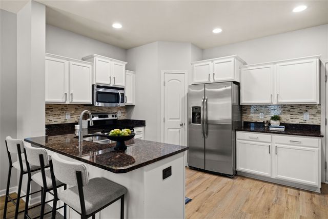 9165 Greenspire Drive 104, West Des Moines, IA 50266