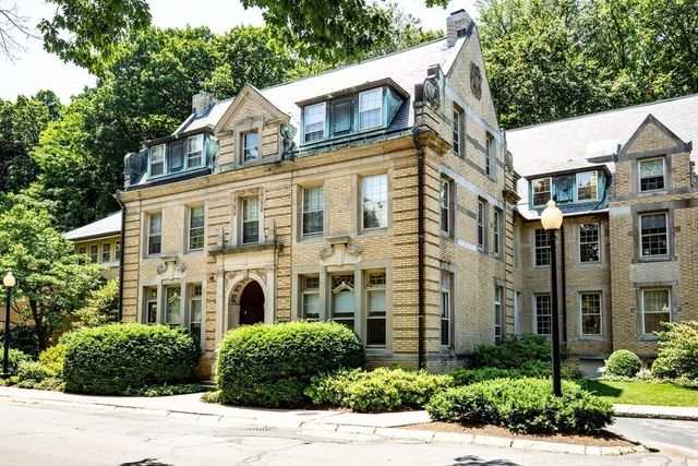 65 Glen Rd H4, Brookline, MA 02445