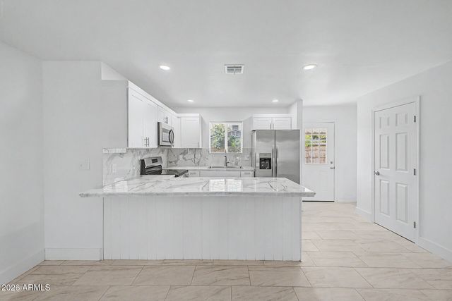 3253 W PORT AU PRINCE Lane, Phoenix, AZ 85053