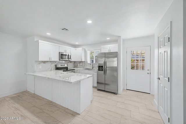 3253 W PORT AU PRINCE Lane, Phoenix, AZ 85053