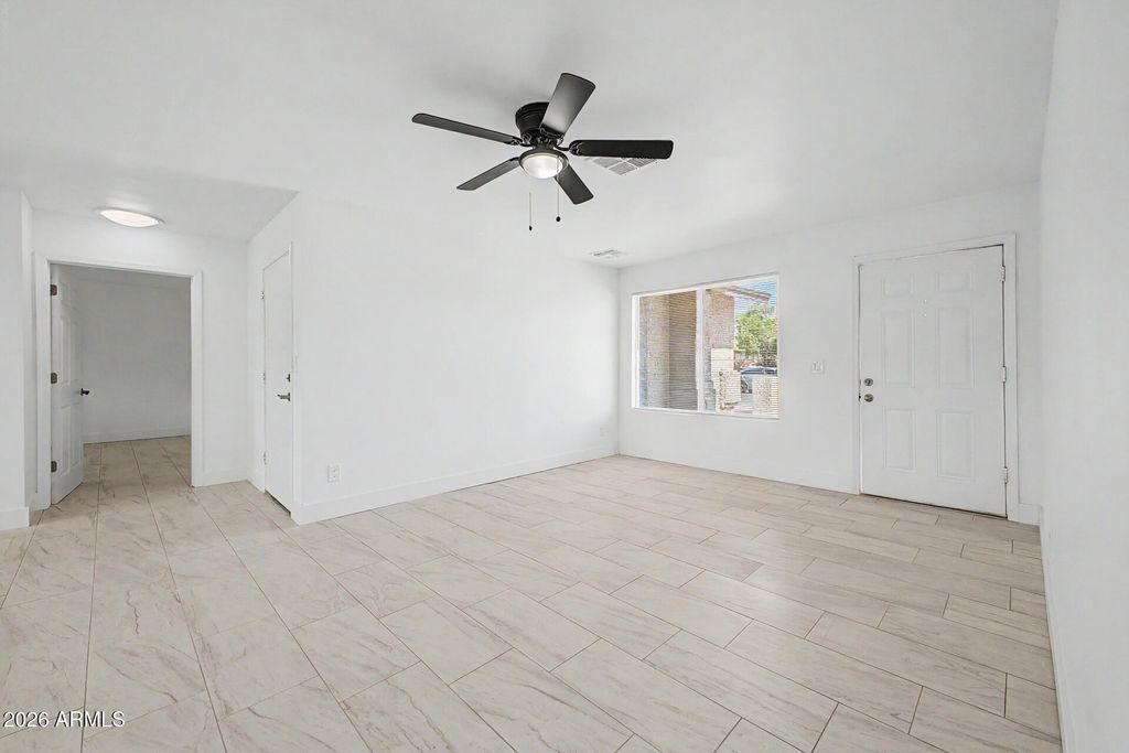 3253 W PORT AU PRINCE Lane, Phoenix, AZ 85053 — photo 4