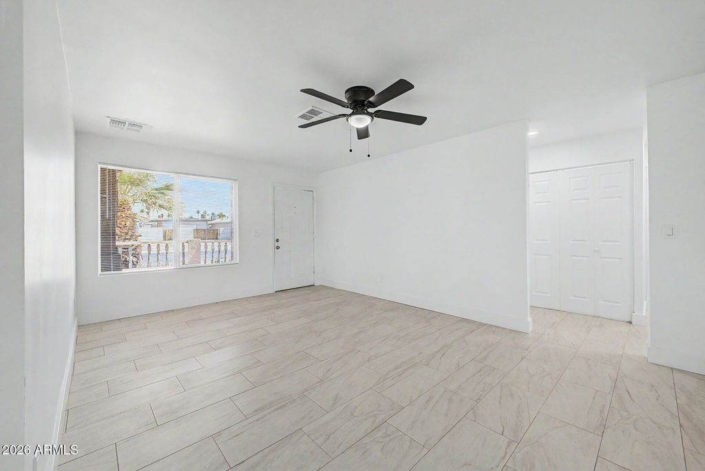 3253 W PORT AU PRINCE Lane, Phoenix, AZ 85053 — photo 5