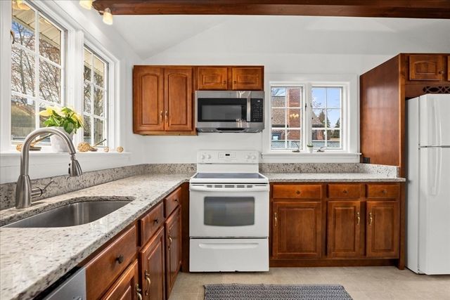 13 Kenilworth Road, Shrewsbury, MA 01545