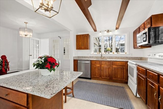 13 Kenilworth Road, Shrewsbury, MA 01545