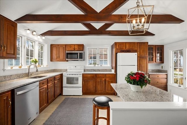 13 Kenilworth Road, Shrewsbury, MA 01545