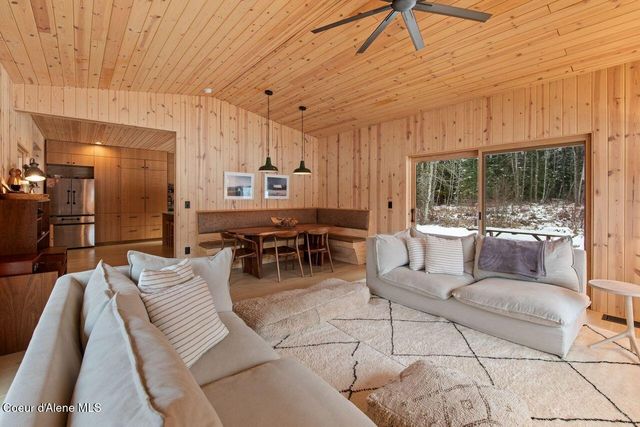 202 Siskin Ln, Sandpoint, ID 83864