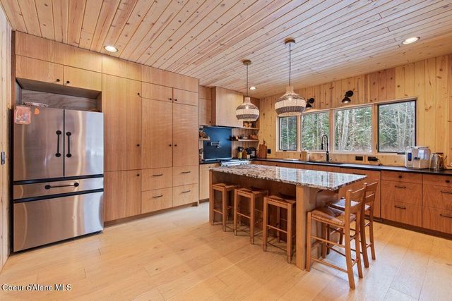 202 Siskin Ln, Sandpoint, ID 83864
