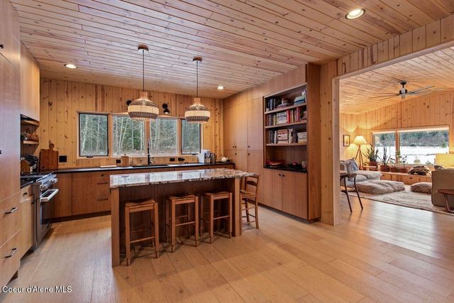 202 Siskin Ln, Sandpoint, ID 83864