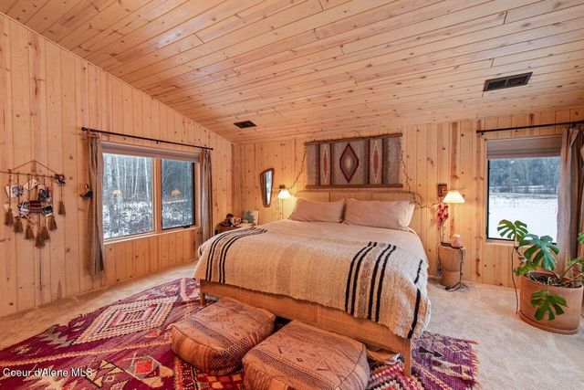 202 Siskin Ln, Sandpoint, ID 83864