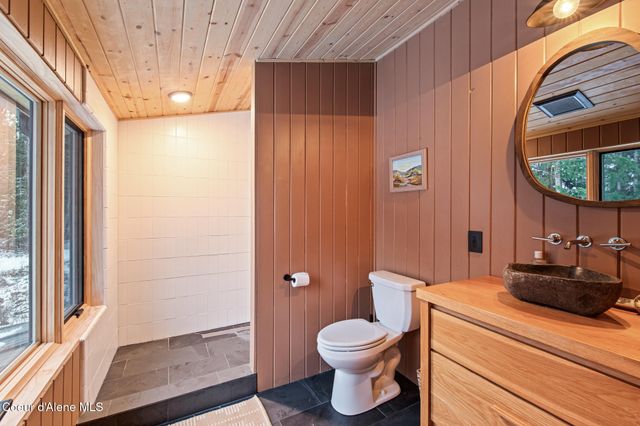 202 Siskin Ln, Sandpoint, ID 83864