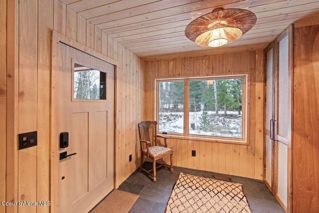 202 Siskin Ln, Sandpoint, ID 83864