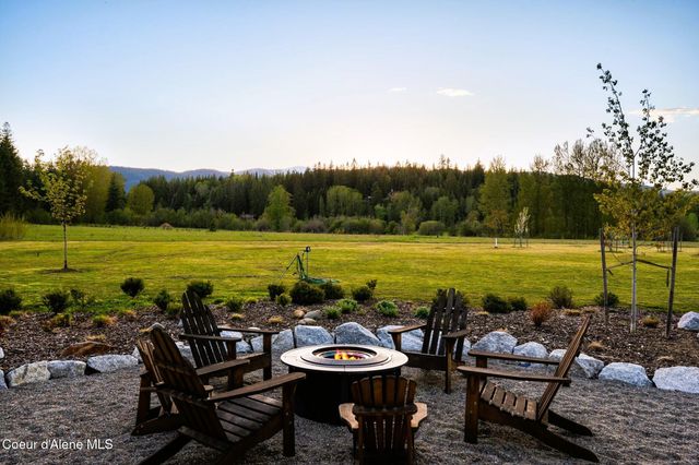202 Siskin Ln, Sandpoint, ID 83864