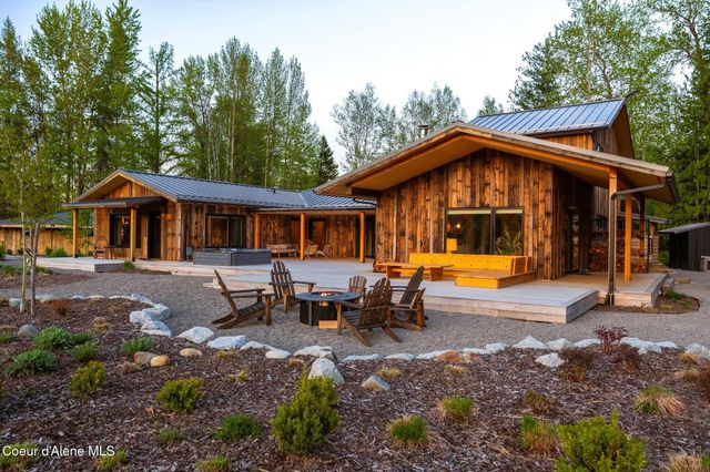 202 Siskin Ln, Sandpoint, ID 83864