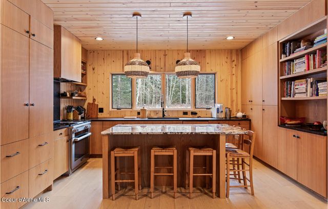 202 Siskin Ln, Sandpoint, ID 83864
