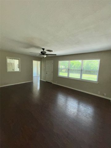 306 Line Drive, Gainesville, TX 76240