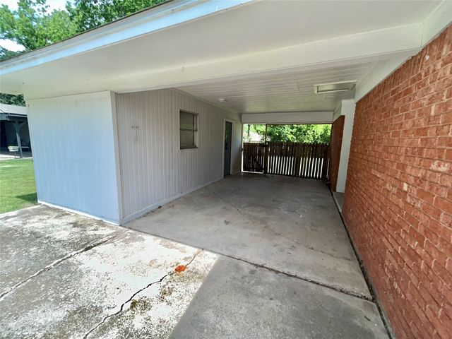 306 Line Drive, Gainesville, TX 76240