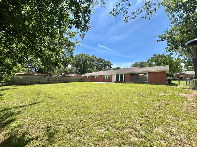 306 Line Drive, Gainesville, TX 76240