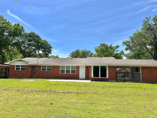 306 Line Drive, Gainesville, TX 76240