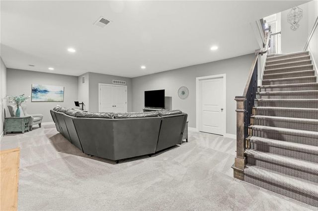 17418 S Raintree Drive, Olathe, KS 66062