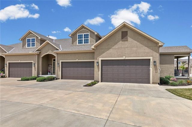 17418 S Raintree Drive, Olathe, KS 66062