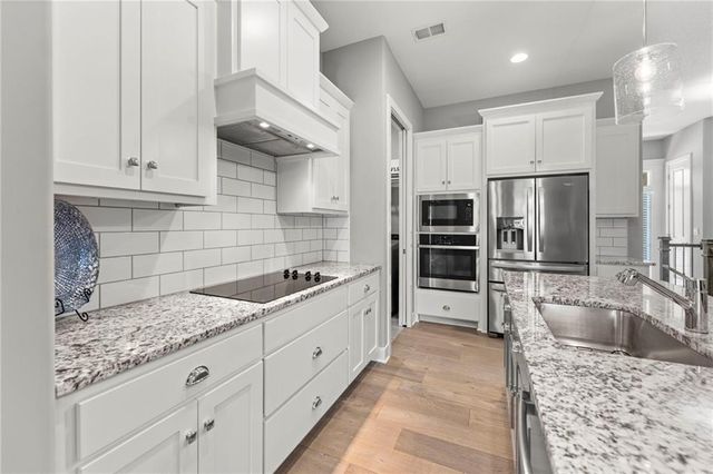 17418 S Raintree Drive, Olathe, KS 66062