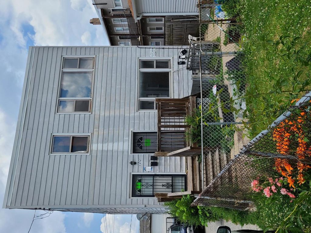 120 E Kensington Avenue, Chicago, IL 60628