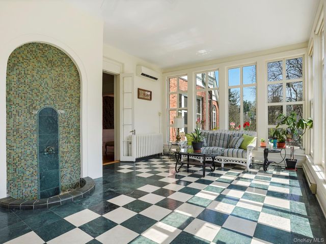 15 Hemlock Road, Bronxville, NY 10708
