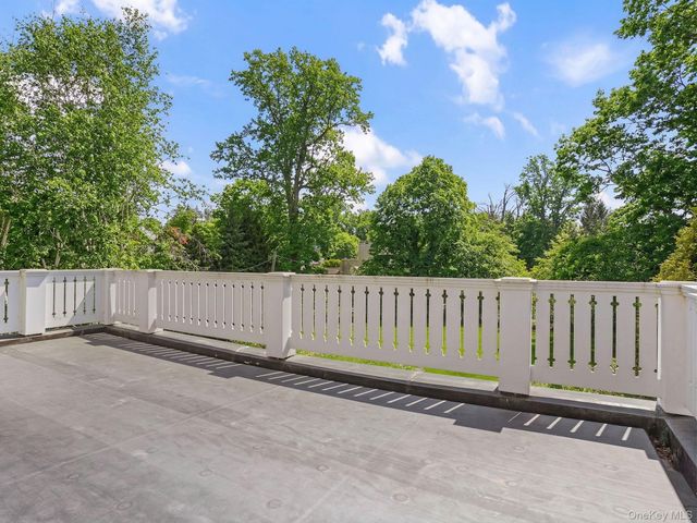 15 Hemlock Road, Bronxville, NY 10708