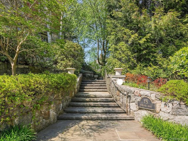 15 Hemlock Road, Bronxville, NY 10708