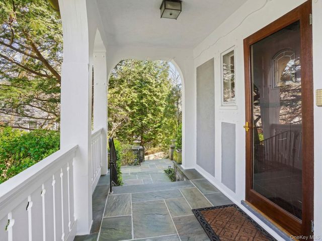 15 Hemlock Road, Bronxville, NY 10708