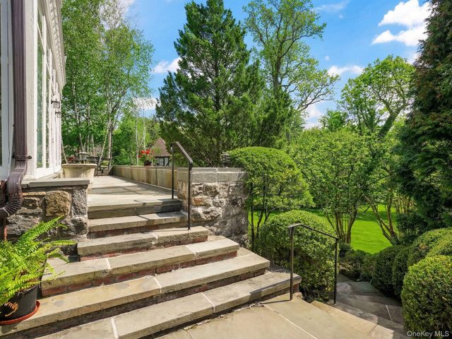 15 Hemlock Road, Bronxville, NY 10708
