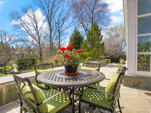 15 Hemlock Road, Bronxville, NY 10708