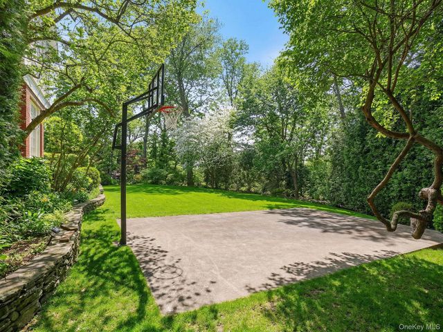 15 Hemlock Road, Bronxville, NY 10708
