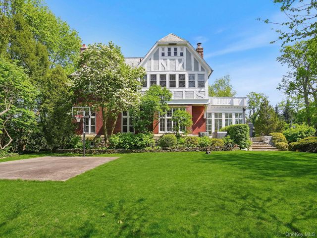 15 Hemlock Road, Bronxville, NY 10708
