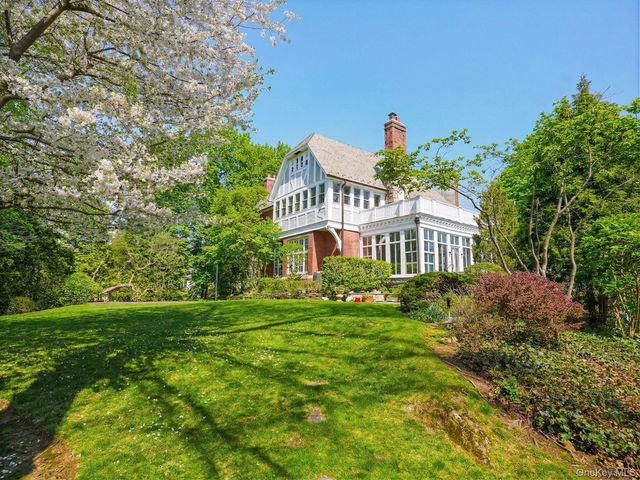 15 Hemlock Road, Bronxville, NY 10708