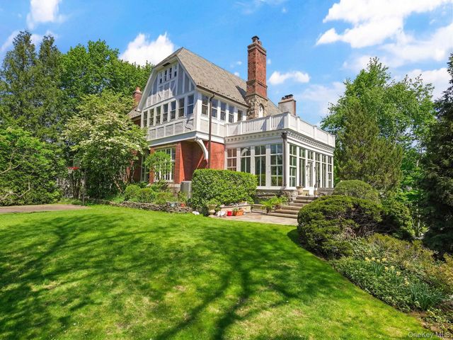 15 Hemlock Road, Bronxville, NY 10708