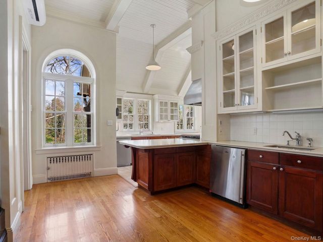 15 Hemlock Road, Bronxville, NY 10708