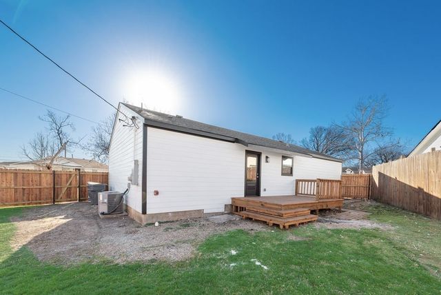 2505 Poinsettia Drive, Dallas, TX 75211