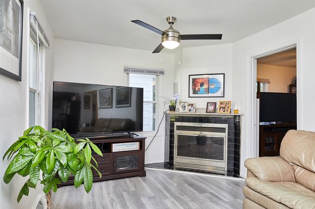 2233 E 34th Street, Des Moines, IA 50317