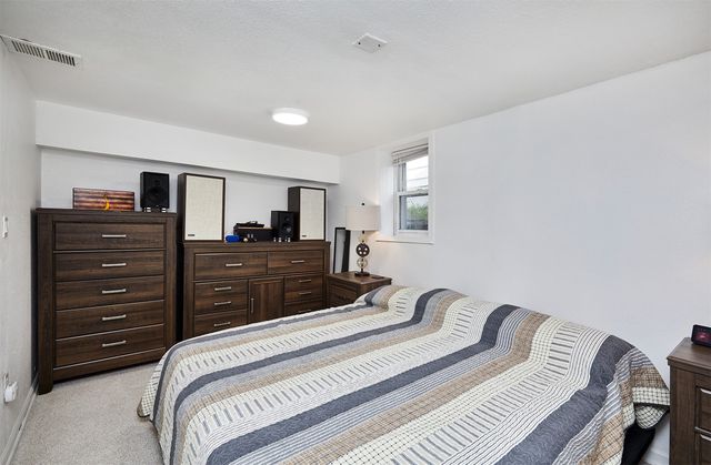 2233 E 34th Street, Des Moines, IA 50317