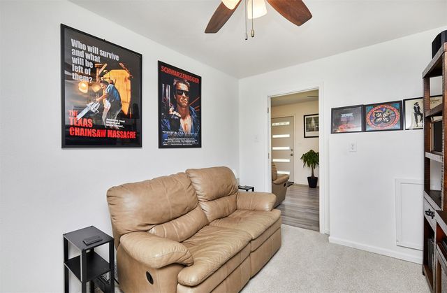 2233 E 34th Street, Des Moines, IA 50317