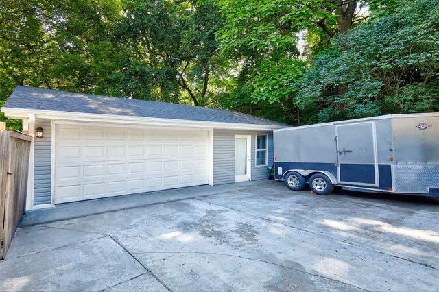 2233 E 34th Street, Des Moines, IA 50317