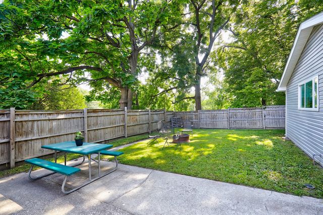 2233 E 34th Street, Des Moines, IA 50317