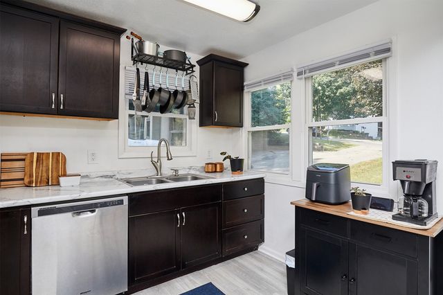 2233 E 34th Street, Des Moines, IA 50317