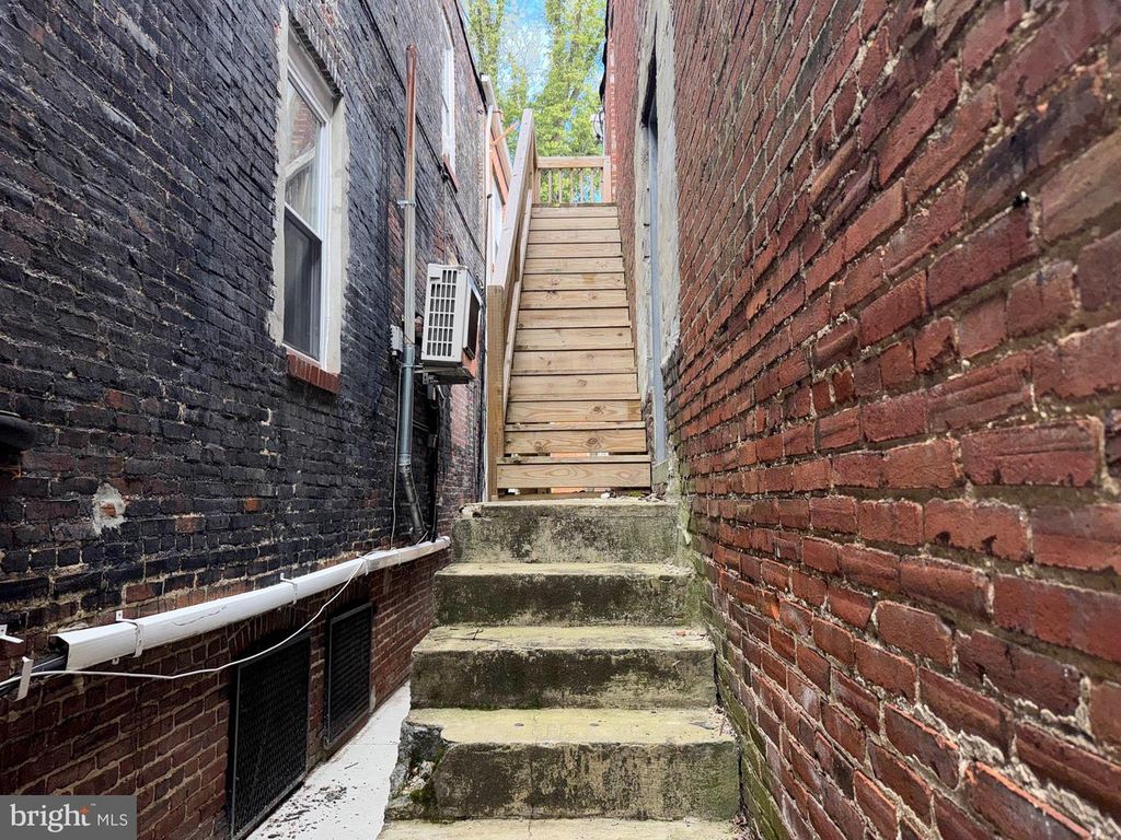 Image 10 of property listing at 4708 LIBERTY HEIGHTS AVE, Baltimore, MD 21207