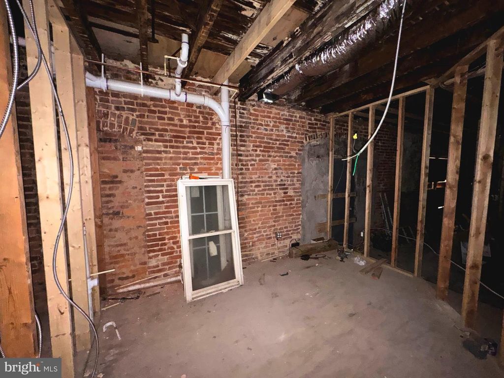 Image 8 of property listing at 4708 LIBERTY HEIGHTS AVE, Baltimore, MD 21207