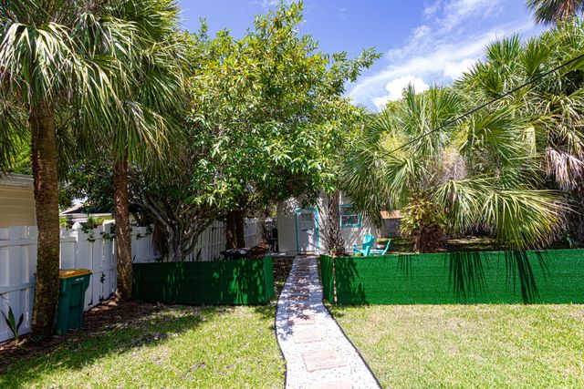 305 N Lakeside Drive, Lake Worth Beach, FL 33460